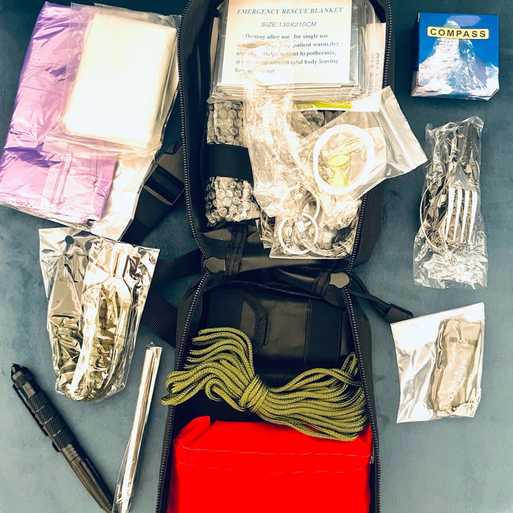 Aokiwo 200Pcs Emergency Survival Kit and First Aid Kit Professional Survival